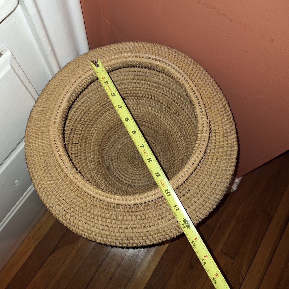 Lg Vintage Handwoven "Urn" Style Rattan Basket with Lid - Picture 11 of 16